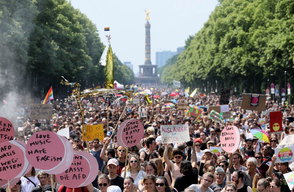 oh my god twitter doesn’t include alt text from images in their API