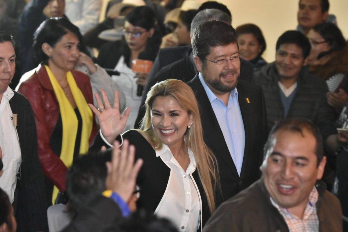 oh my god twitter doesn’t include alt text from images in their API