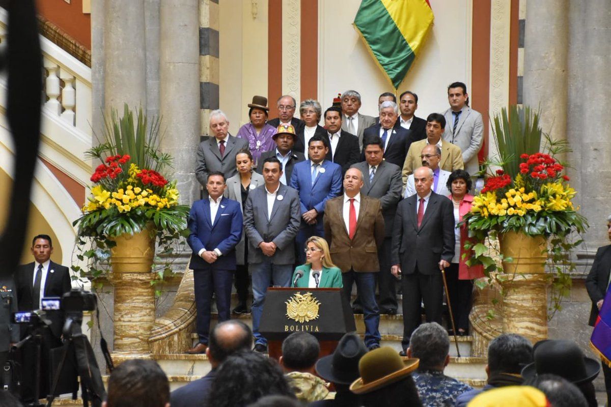 oh my god twitter doesn’t include alt text from images in their API