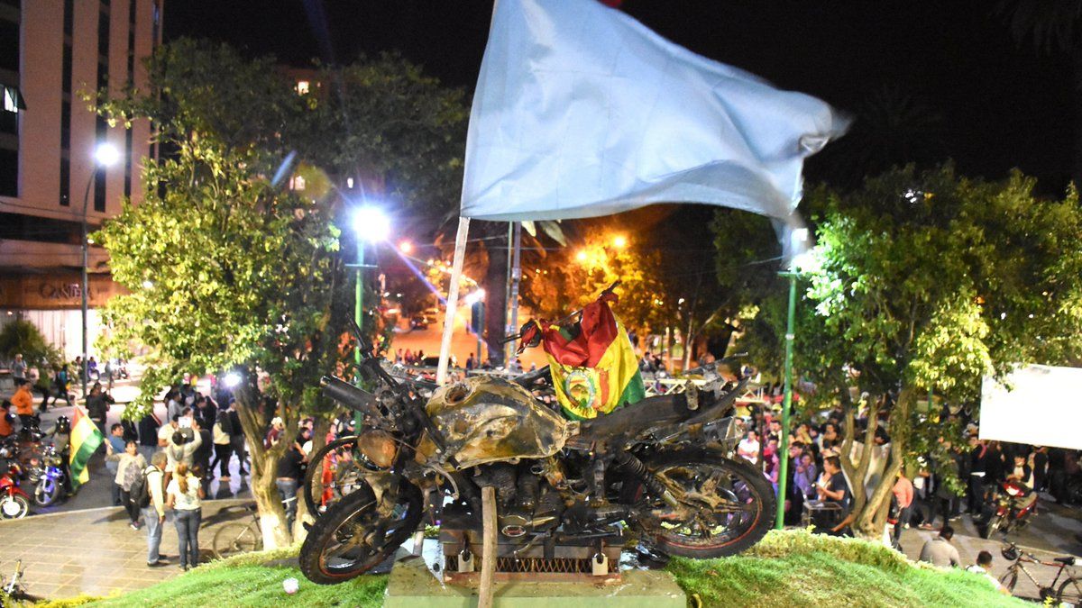 oh my god twitter doesn’t include alt text from images in their API