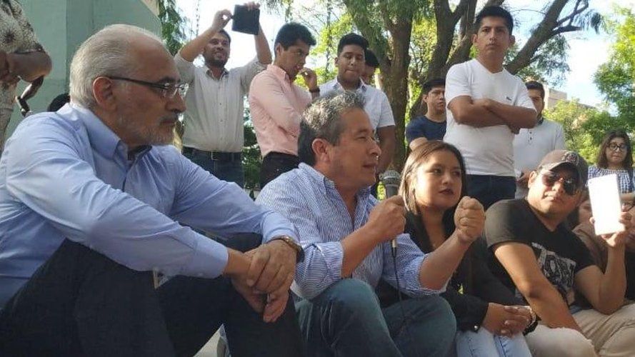 oh my god twitter doesn’t include alt text from images in their API